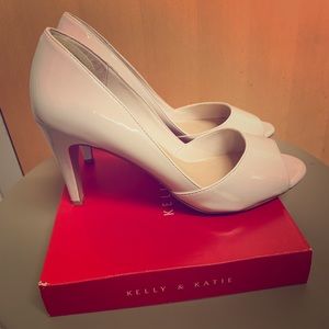 Kelly & Katie open toe heels brand new never worn